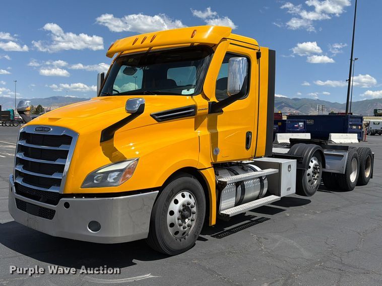 2021 Freightliner Cascadia 126 semi truck - EU8697