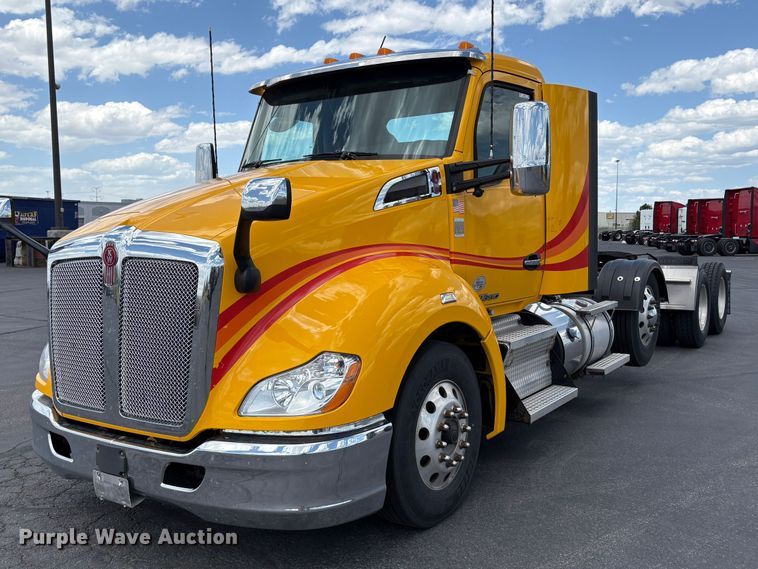 2021 Kenworth T680 semi truck - EX0491