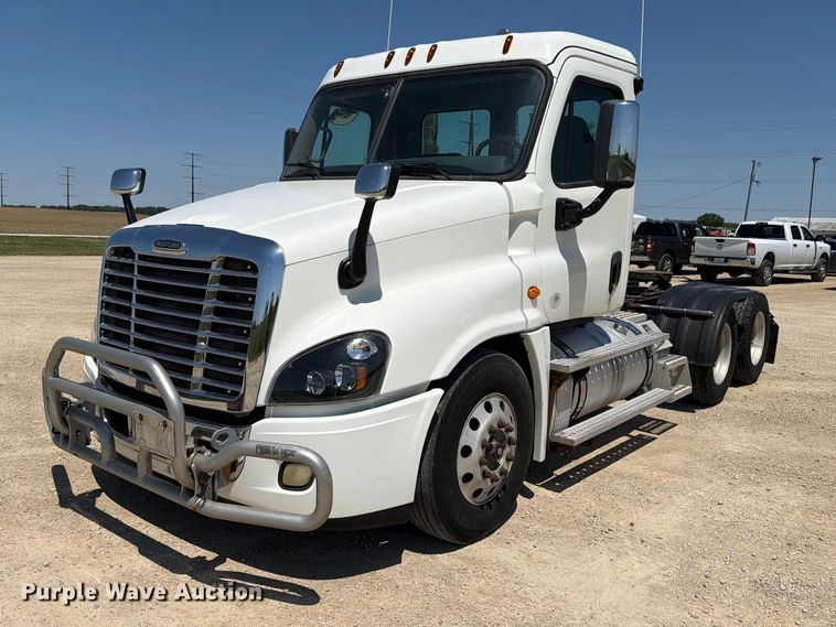 2015 Freightliner Cascadia semi truck - EX4495