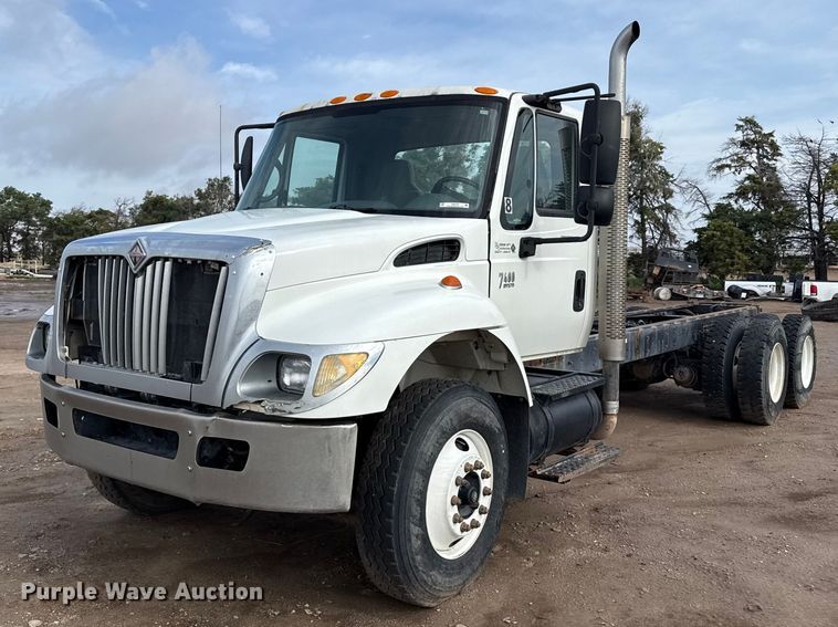 2007 International 7400 truck cab and chassis - FB6726