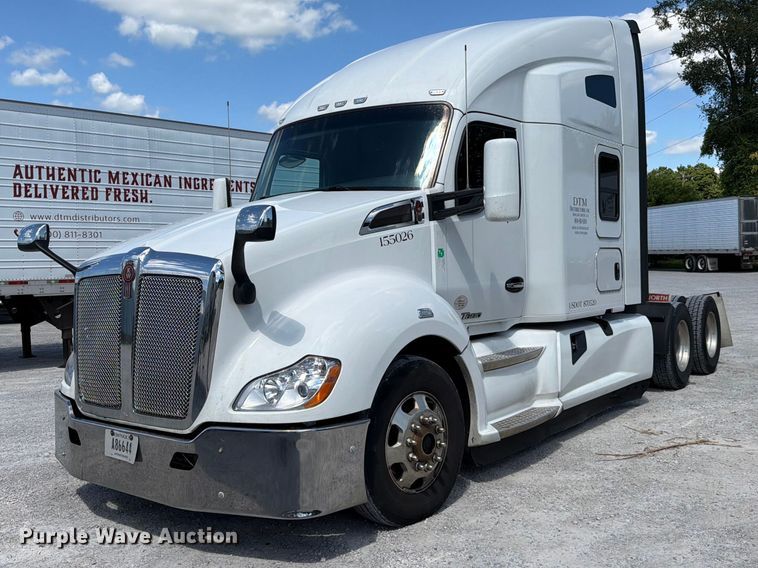2020 Kenworth T680 semi truck - FC3141