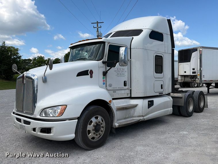 2012 Kenworth T660 semi truck - FC3149