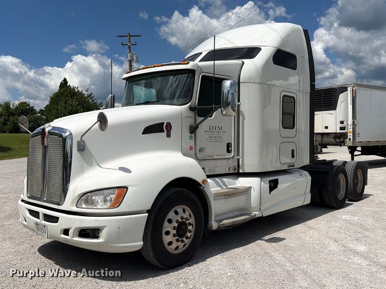 2014 Kenworth T660 semi truck - FC3154