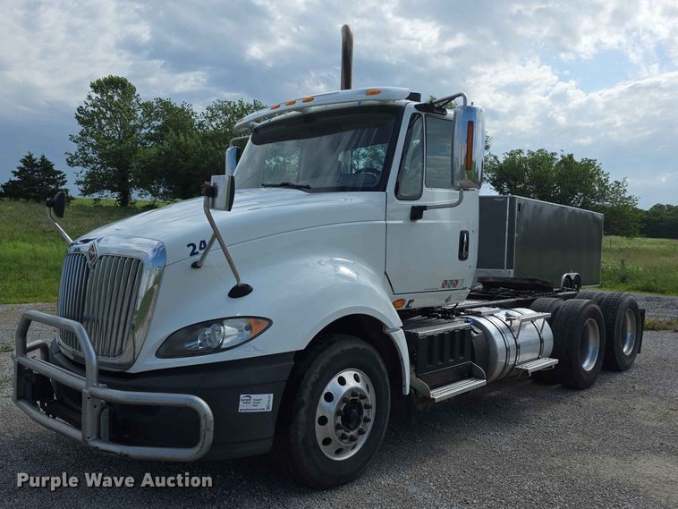 2016 International LF687 semi truck - FH6167