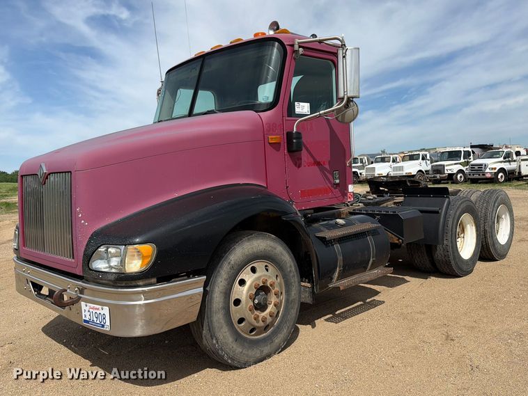 2001 International 9100i semi truck - FK0217
