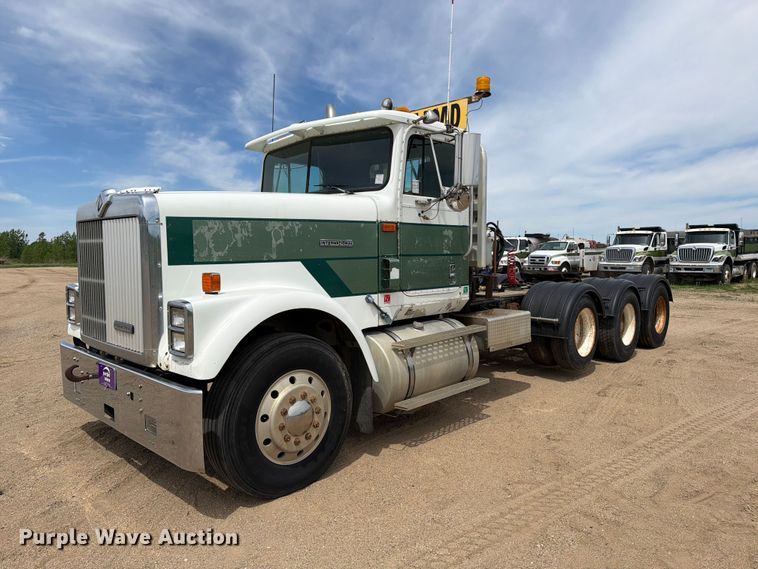 1999 International 9309 semi truck - FK0218