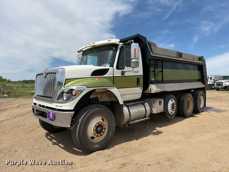 2014 International 7500 dump truck - FK0220