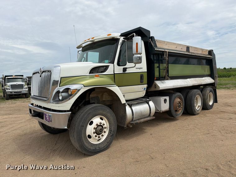 2014 International 7500 dump truck - FK0235