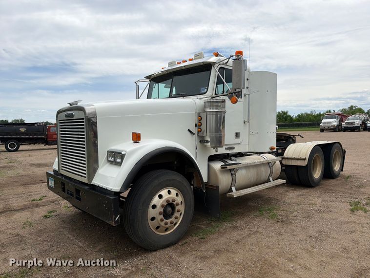 2008 Freightliner FLD120 semi truck - FK0242