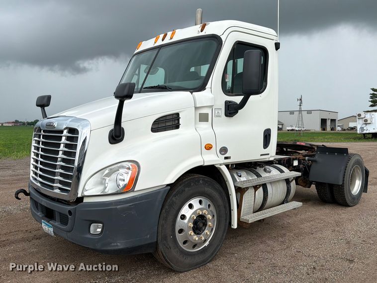 2012 Freightliner Cascadia semi truck - FK0247