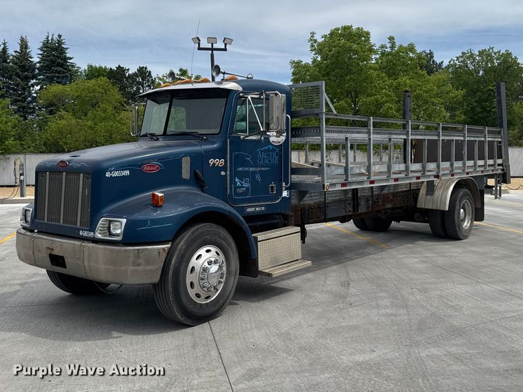 1999 Peterbilt 330 flatbed truck - OE9613