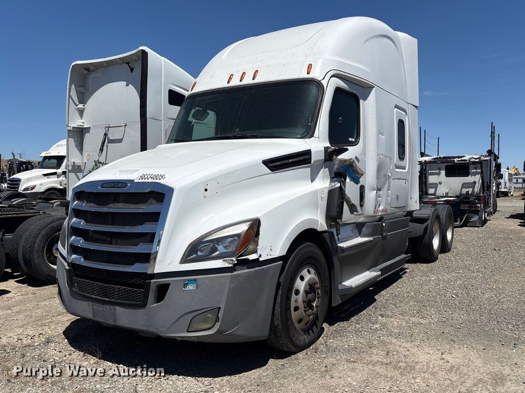 2020 Freightliner Cascadia semi truck - YA1864