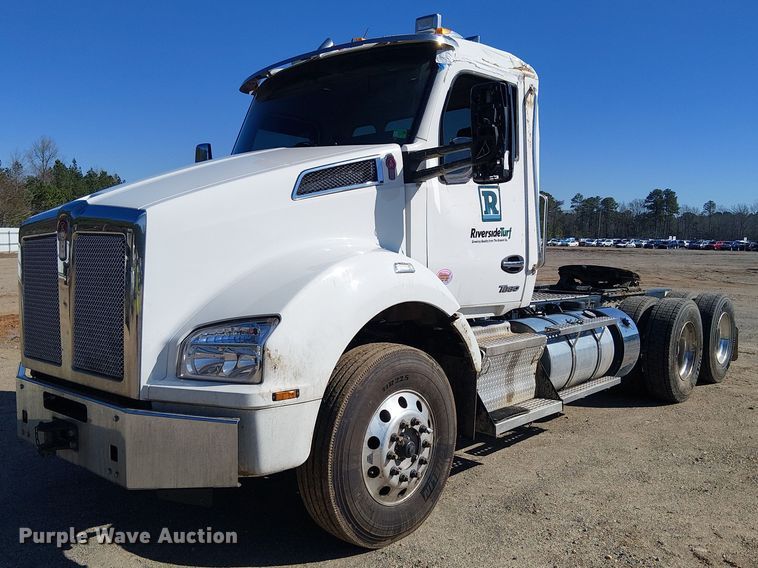 2025 Kenworth T880 semi truck - YA2866