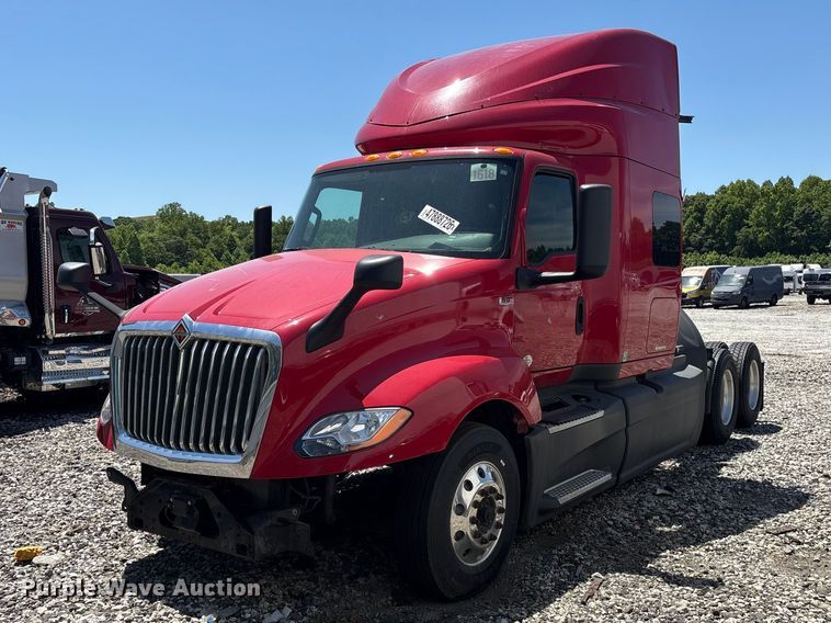 2018 International LT625 semi truck - YA3011
