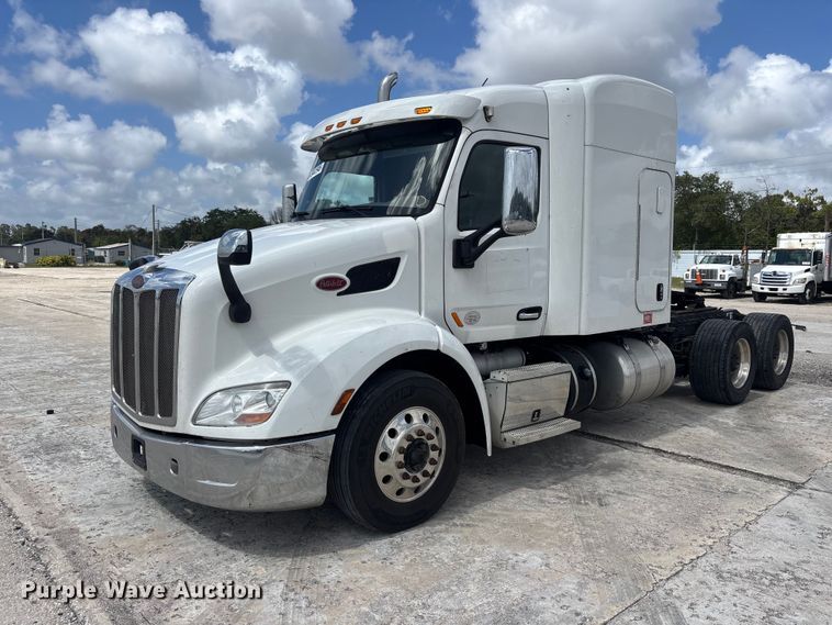 2017 Peterbilt 579 semi truck - YA3196