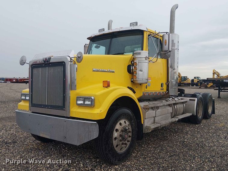 2016 Western Star 4900 semi truck - YA3566