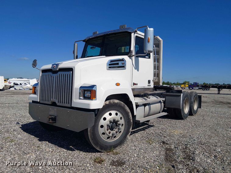2020 Western Star 4700 semi truck - YA3568
