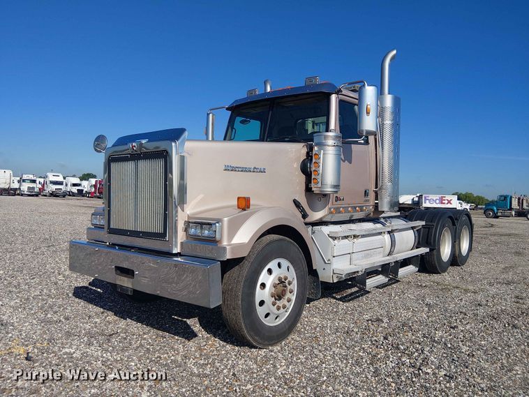2021 Western Star 4900 semi truck - YA3570