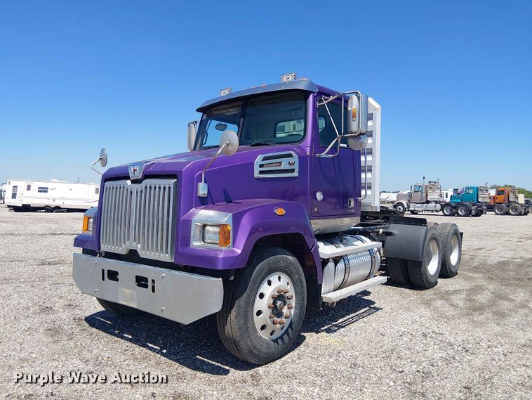 2016 Western Star 4700 semi truck - YA3573