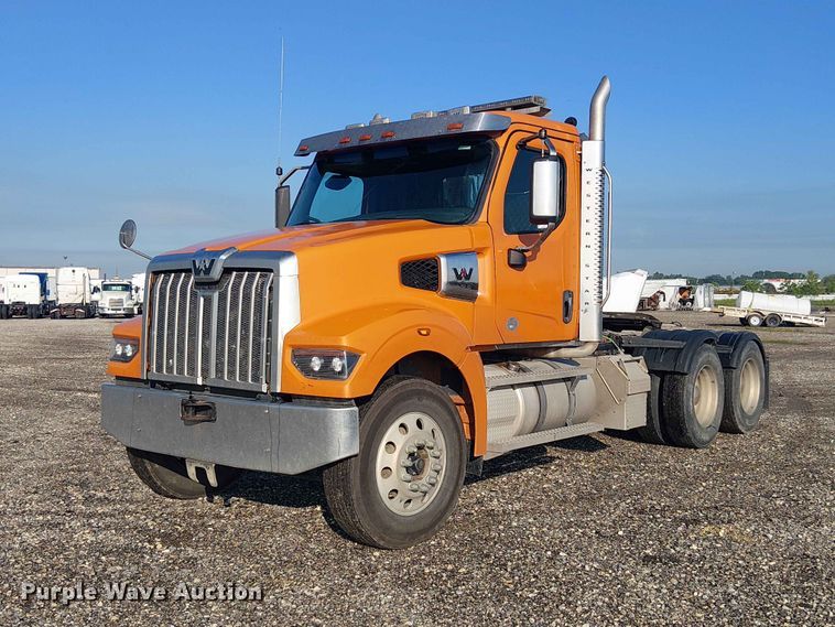 2022 Western Star 4900 semi truck - YA3574