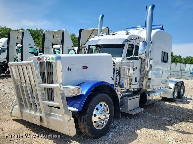 2020 Peterbilt  389 semi truck - YA3734