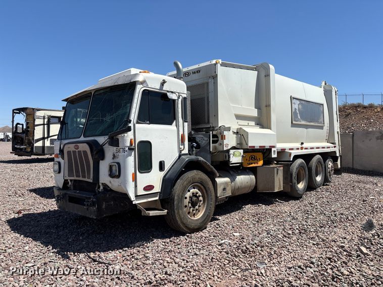 2021 Peterbilt 520 refuse truck - YA3764