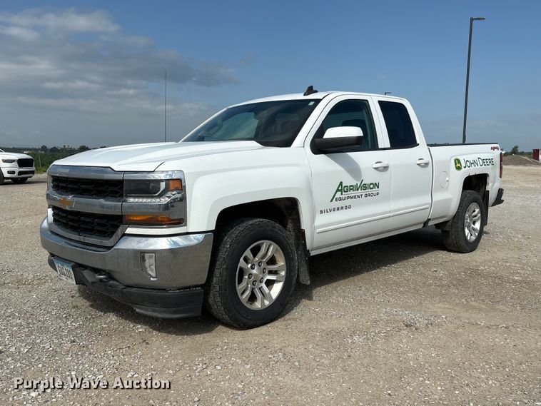 2018 Chevrolet Silverado 1500 Ext. Cab pickup truck - DO5244