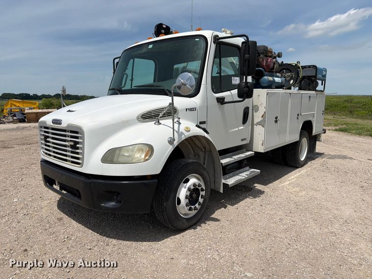 2005 Freightliner Business Class M2 utility / service truck - DQ7851