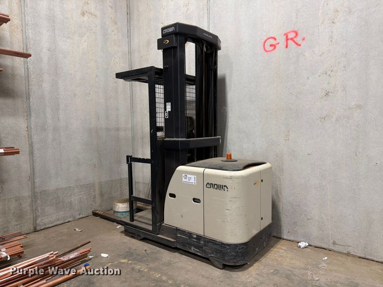 2016 Crown SP 3520-30 order picker - DQ7887