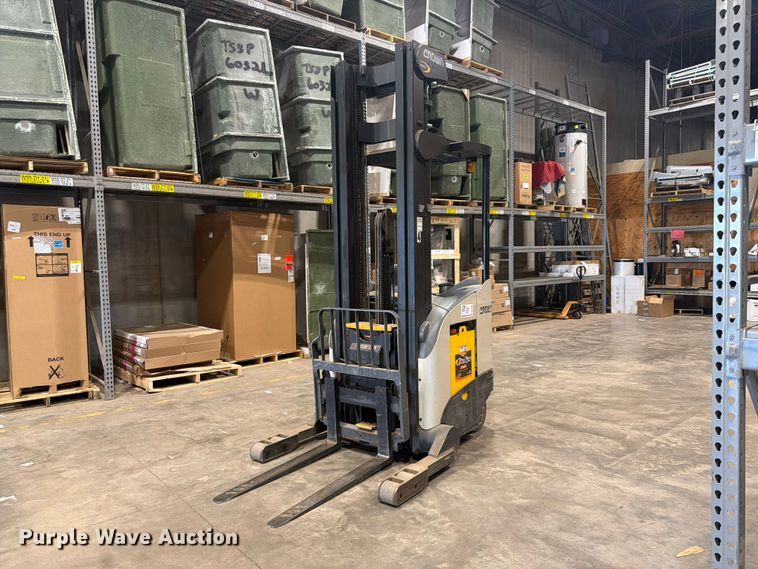 2015 Crown RR5725-35 reach truck - DQ7888