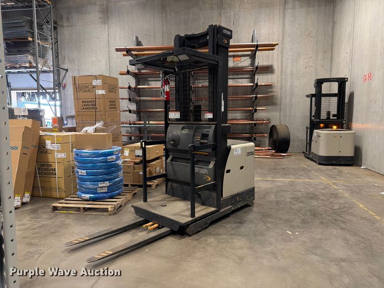 2016 Crown SP3520-30 order picker - DQ7890