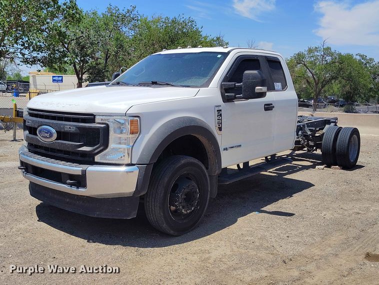 2020 Ford F-450 Ext. Cab truck cab and chassis - ED0163
