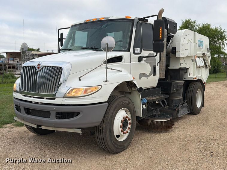 2016 International 4300 street sweeper truck - ED5336