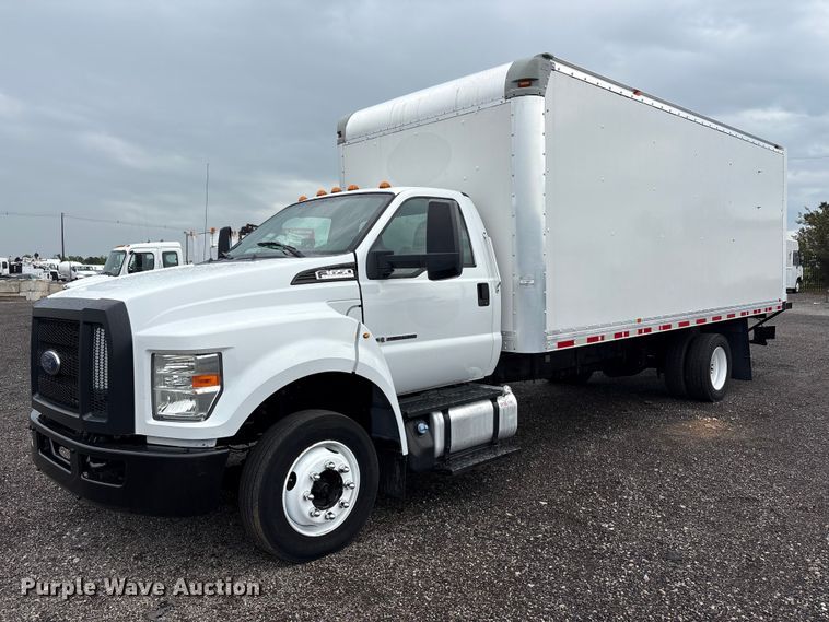 2016 Ford F650 Super Duty box truck - EG9153