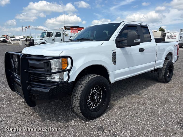 2017 Ford F250 Super Duty Ext. Cab pickup truck - EG9164