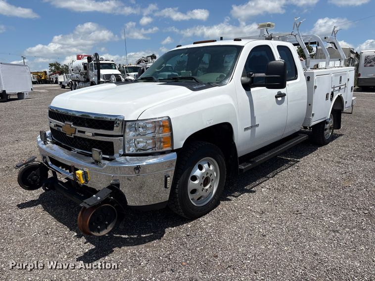 2013 Chevrolet Silverado 3500HD Ext. Cab utility bed pickup truck - EG9178