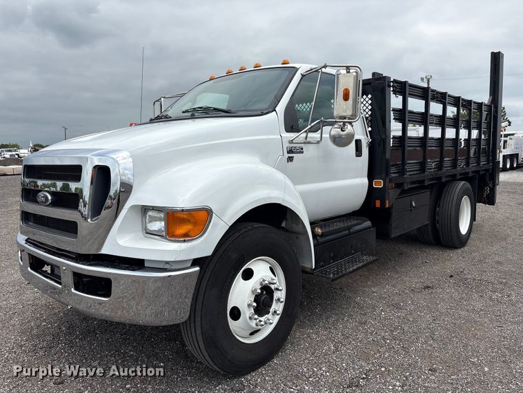 2012 Ford F650 Super Duty flatbed truck - EG9201