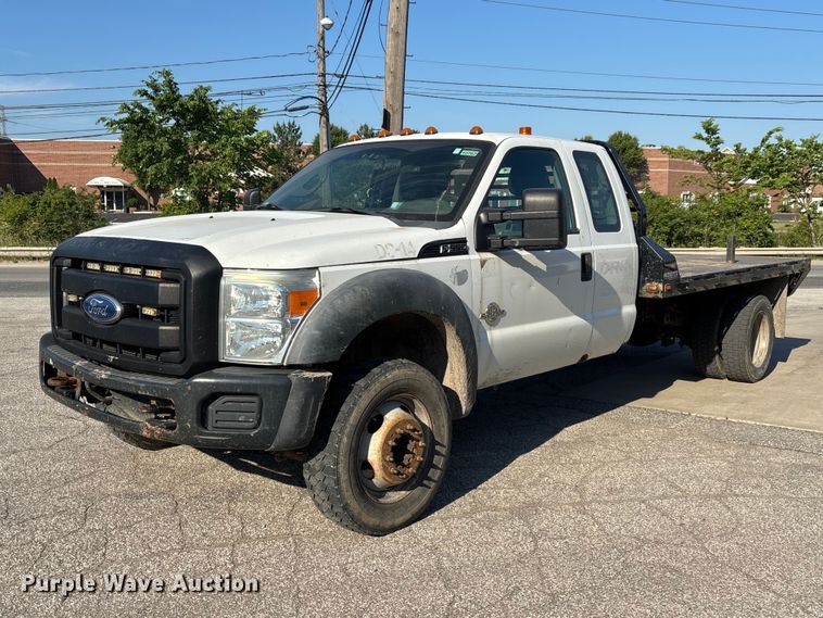 2011 Ford F550 Ext. Cab flatbed truck - EM5123