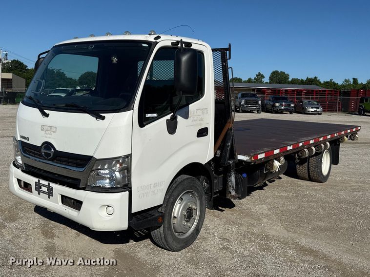 2017 Hino 195 dump flatbed truck - EN0435