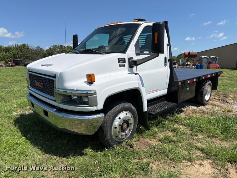 2006 GMC C5500 flatbed truck - EQ8008