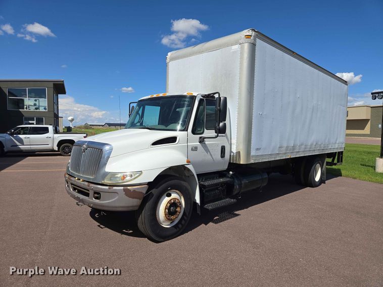 2003 International 4300 box truck - ER1698