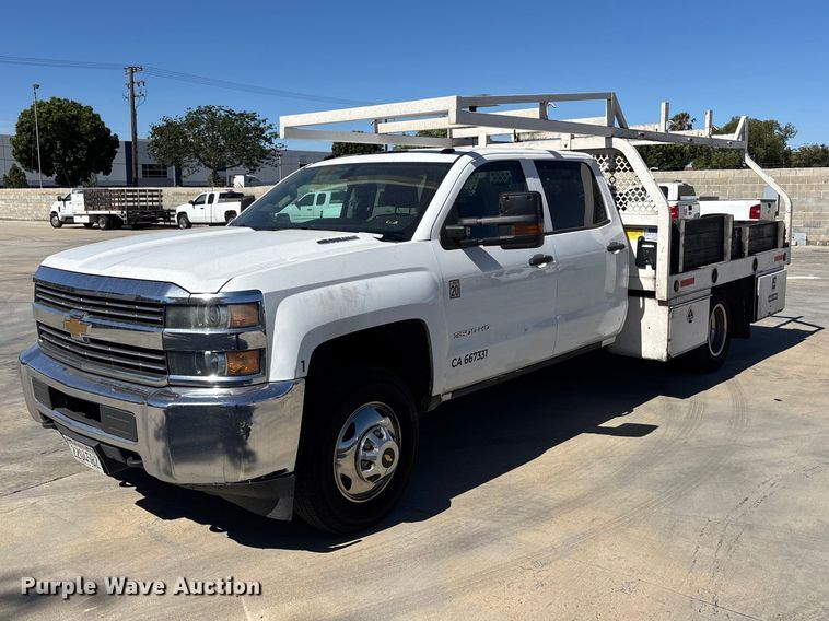 2016 Chevrolet Silverado 2500HD Crew Cab flatbed pickup truck - ER7605
