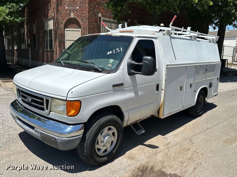 2007 Ford E350 utility van - ES6508