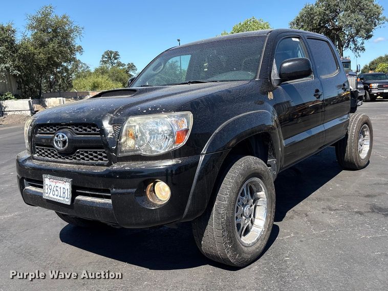 2011 Toyota Tacoma Crew Cab pickup truck - ET0531