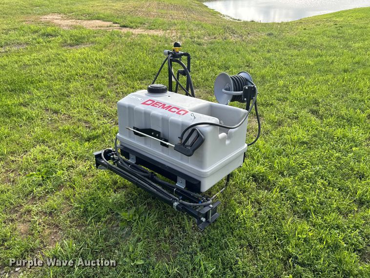 Demco 9464087 turf sprayer - FB5706