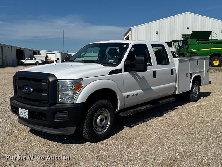 2013 Ford F250 Super Duty Crew Cab utility bed pickup truck - FB5720
