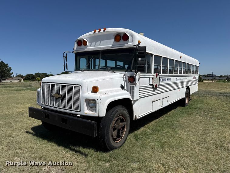 1993 Chevrolet  B7 school bus - FB6745