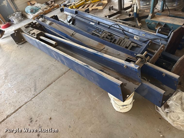 Challenger automotive lift - FB6826