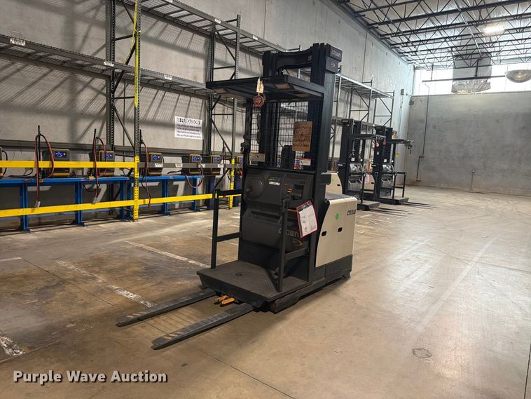 2019 Crown SP3520-30 order picker - FB8210