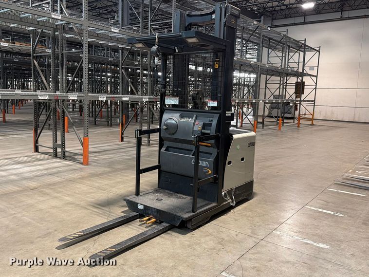 2019 Crown SP3520-30 order picker - FB8211